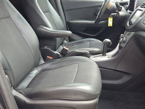 Used 2016 Chevrolet Trax LT w/ LT Convenience Package FWD image 4