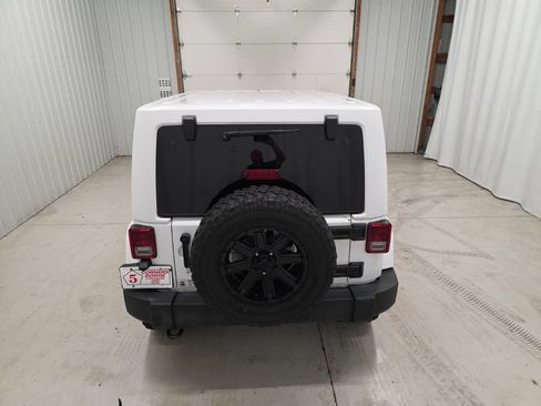 Used 2016 Jeep Wrangler Unlimited Rubicon w/ Connectivity Group AWD/4WD image 5