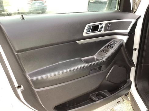 Used 2015 Ford Explorer XLT image 27
