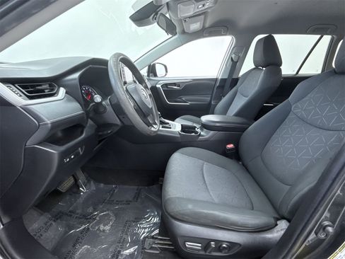 Used 2021 Toyota RAV4 XLE image 11
