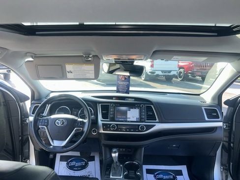 Used 2018 Toyota Highlander XLE image 44