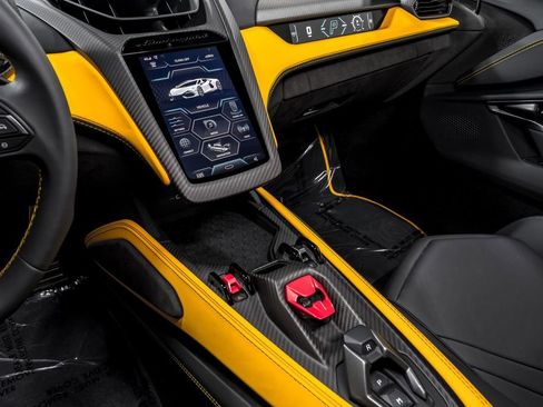 Used 2024 Lamborghini Revuelto image 23