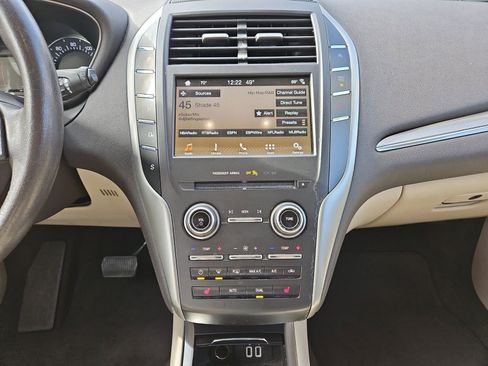 Used 2019 Lincoln MKC Premiere image 11
