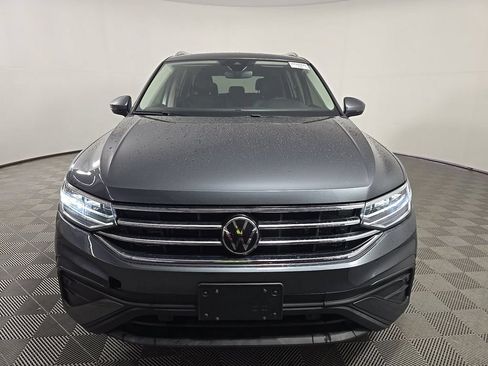 Used 2023 Volkswagen Tiguan SE FWD image 2