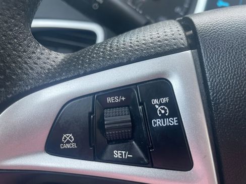 Used 2017 Chevrolet Equinox LT FWD image 18