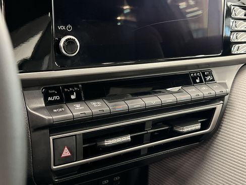 Used 2025 Toyota Camry SE image 17