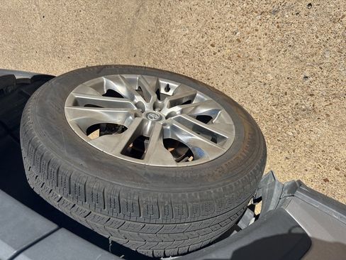 Used 2021 Toyota RAV4 XLE Premium image 7