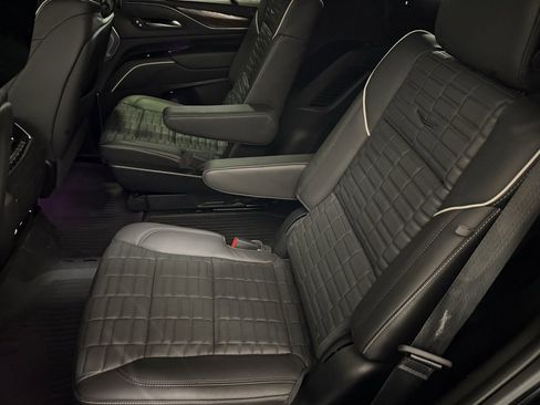 Used 2024 Cadillac Escalade Sport Platinum w/ LPO, ONYX Package image 19