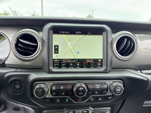 Used 2022 Jeep Wrangler Unlimited Sahara w/ LED Lighting Group AWD/4WD image 20