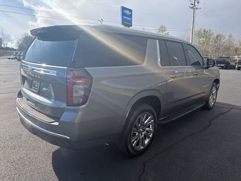 Used 2021 Chevrolet Suburban LT w/ Rear Media and Nav Package image 7