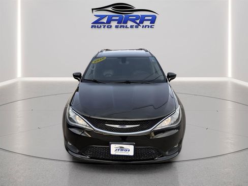 Used 2020 Chrysler Pacifica Touring-L FWD image 10