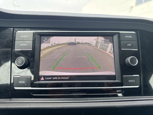 Used 2022 Volkswagen Jetta SE w/ Panoramic Sunroof Package FWD image 18