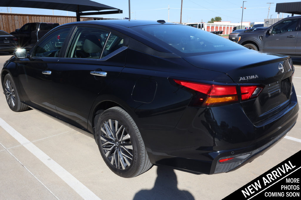 Used 2025 Nissan Altima 2.5 SV AWD/4WD image 7