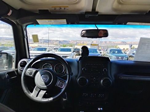 Used 2018 Jeep Wrangler Unlimited Sport S AWD/4WD image 12