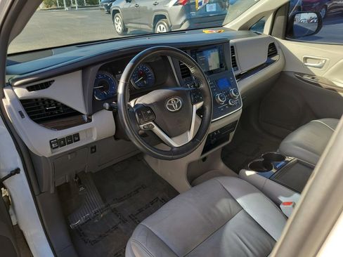 Used 2016 Toyota Sienna XLE w/ XLE Navigation Package image 16