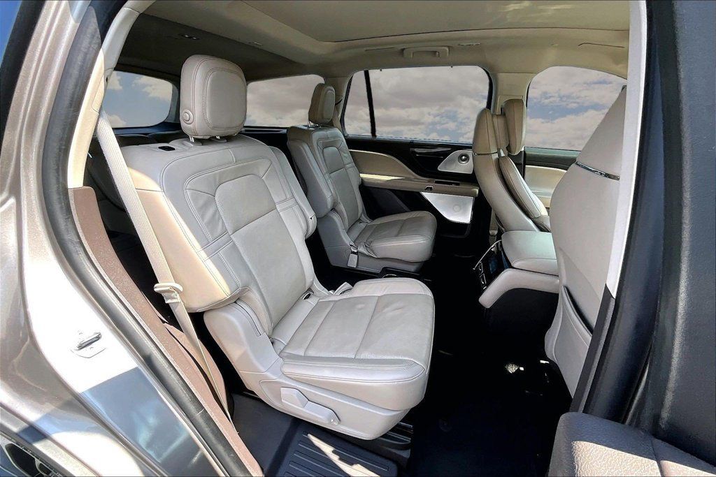 Used 2020 Lincoln Aviator Reserve w/ Equipment Group 202A AWD/4WD image 24