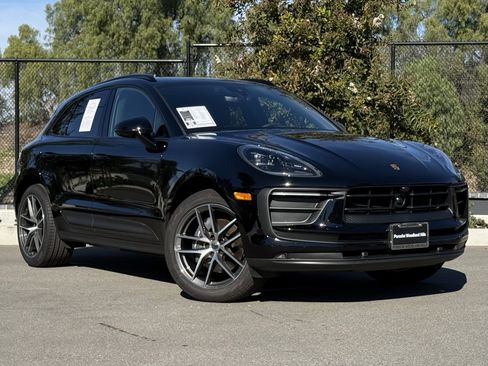 Used 2025 Porsche Macan image 9