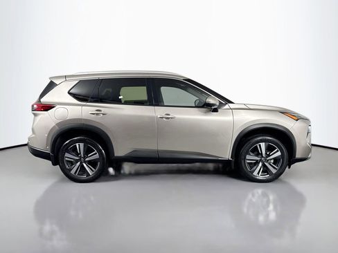 Used 2025 Nissan Rogue SL AWD/4WD image 4