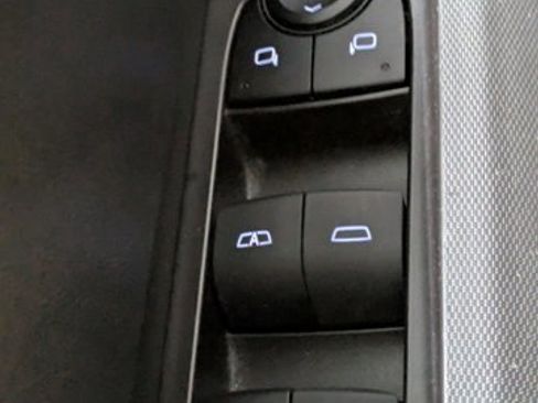 Used 2024 GMC Canyon Elevation w/ Convenience Package image 12