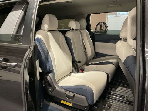 New 2026 Kia Carnival EX FWD image 22