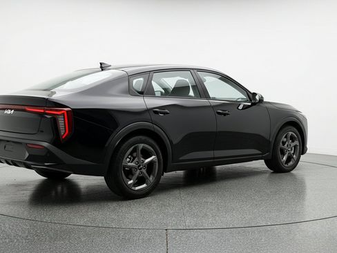 Used 2025 Kia K4 FWD image 9