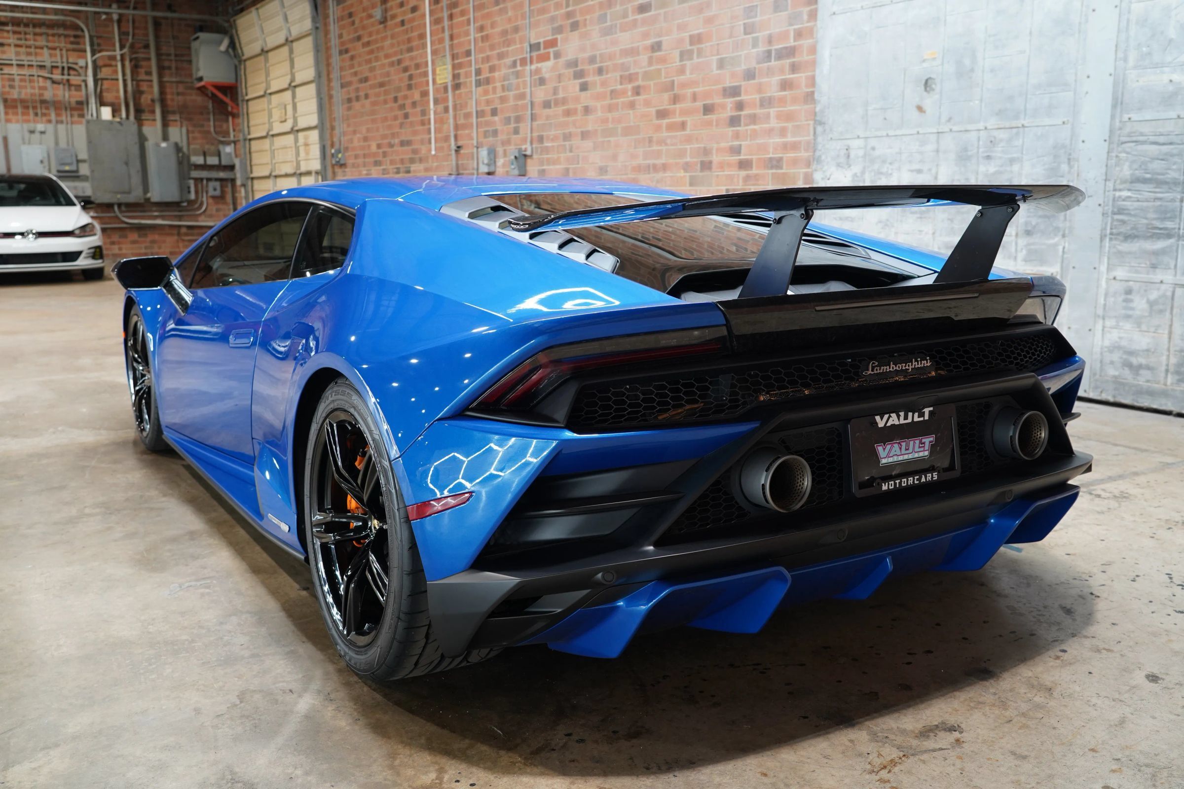 Used 2020 Lamborghini Huracan EVO RWD image 14