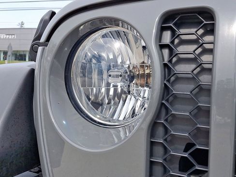 Used 2020 Jeep Gladiator Sport w/ Quick Order Package 24S image 28