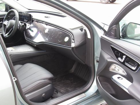 Certified 2024 Mercedes-Benz E 350 4MATIC Sedan image 18