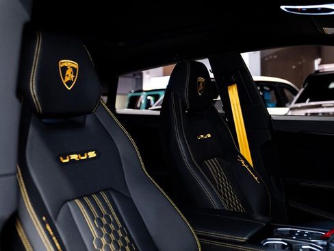 Used 2023 Lamborghini Urus Performante AWD/4WD image 21