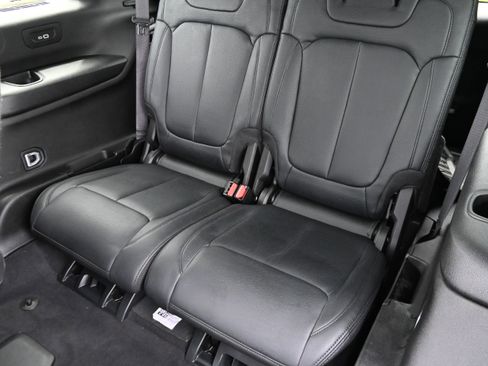 Used 2024 Jeep Grand Cherokee L Laredo w/ Luxury Tech Group I image 14