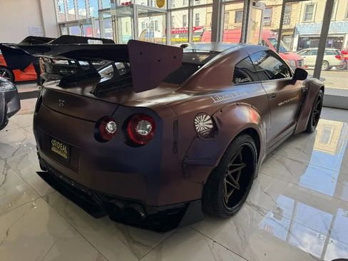 Used 2016 Nissan GT-R Premium image 4