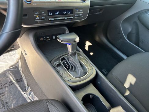 Used 2025 Hyundai Kona SEL image 43