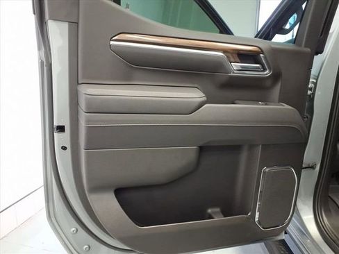Used 2025 Chevrolet Silverado 1500 LT Trail Boss w/ Convenience Package II AWD/4WD image 18
