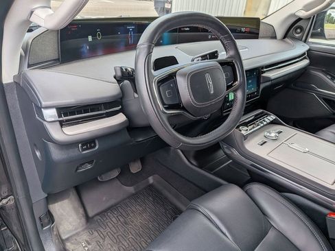 Used 2025 Lincoln Navigator Reserve AWD/4WD image 10