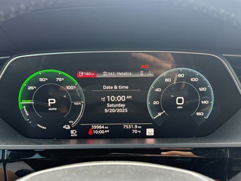 Used 2019 Audi e-tron Premium Plus image 5