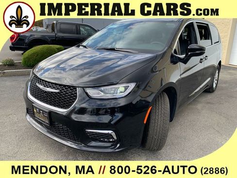 New 2026 Chrysler Pacifica Select image 6