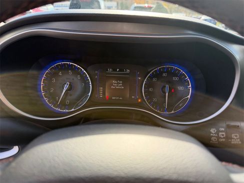 Used 2020 Chrysler Pacifica Touring-L w/ Tire & Wheel Group image 16