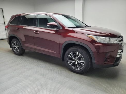 Used 2018 Toyota Highlander LE image 11