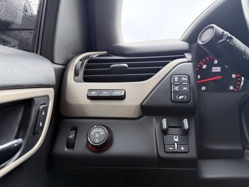 Used 2016 GMC Yukon Denali w/ Open Road Package image 12