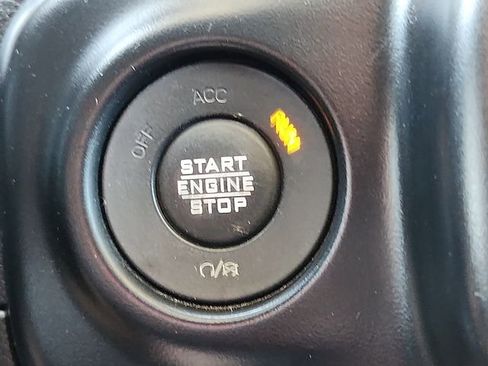 Used 2021 Jeep Wrangler Unlimited Sahara AWD/4WD image 19