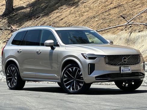 New 2026 Volvo XC90 T8 Plus AWD/4WD image 2