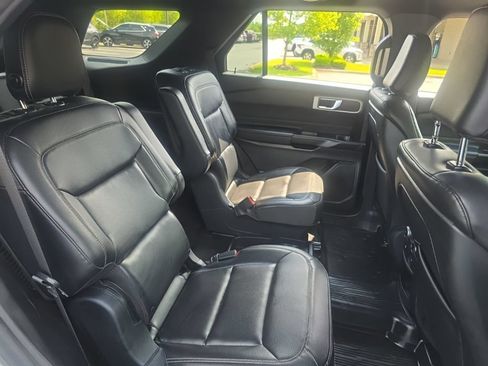 Used 2020 Ford Explorer XLT w/ Equipment Group 202A AWD/4WD image 36