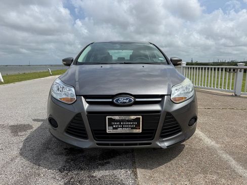 Used 2014 Ford Focus SE FWD image 2
