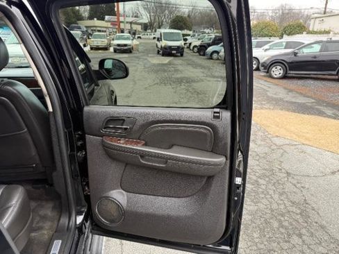 Used 2013 GMC Yukon XL Denali image 6