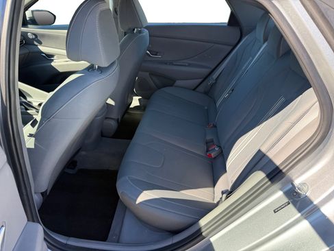 Certified 2022 Hyundai Elantra SEL w/ Preferred Accessory Package FWD image 16