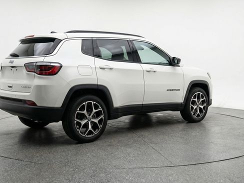 Used 2025 Jeep Compass Limited image 9