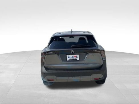 Used 2025 Nissan Kicks SV image 7