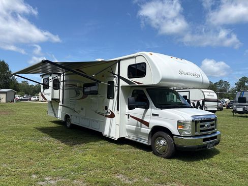 Used 2014 Ford E-450 and Econoline 450 Super Duty w/ Motorhome Prep Package RWD image 1
