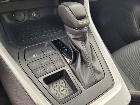 Used 2024 Toyota RAV4 LE image 18