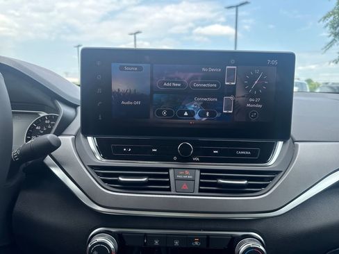 New 2026 Nissan Altima 2.5 SR FWD image 18